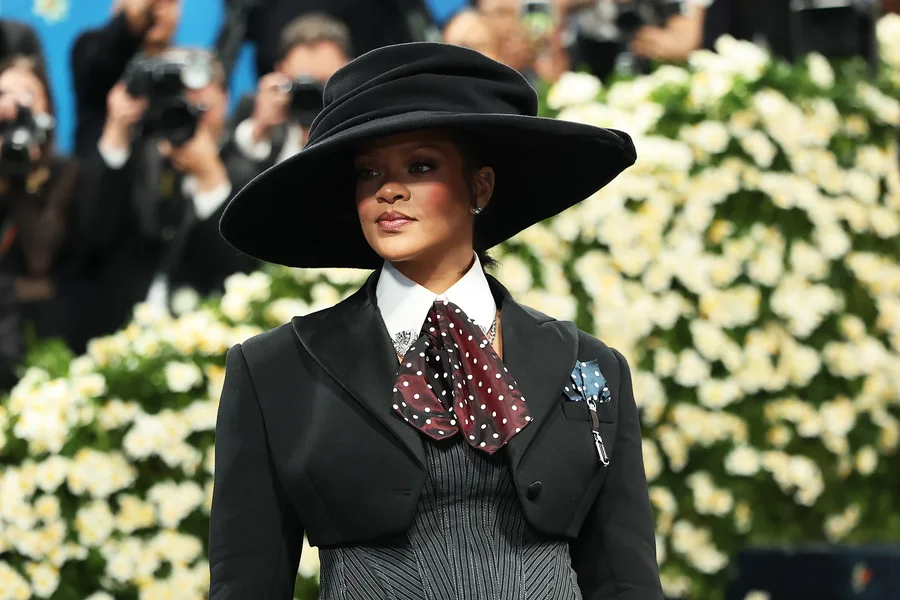 Rihanna zbulon shtatzëninë e tretë në Met Gala!
