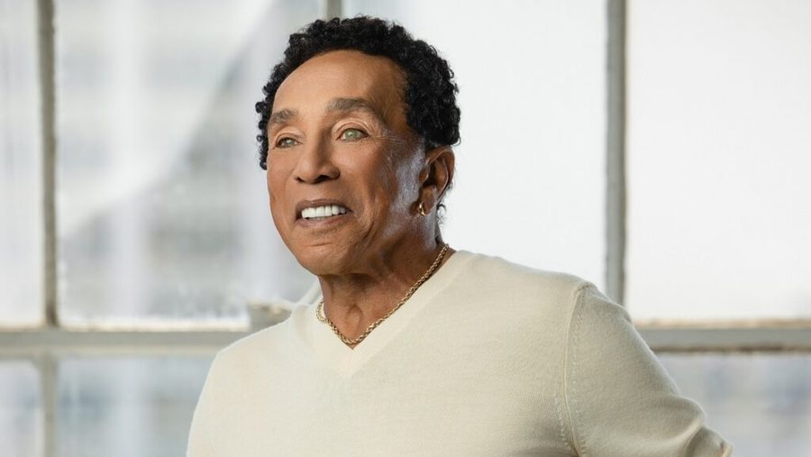 Smokey Robinson akuzohet për sulm seksual nga katër gra!