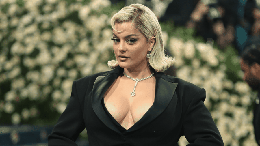 Bebe Rexha, mes kritikave dhe pendesës: Doja të isha zë për