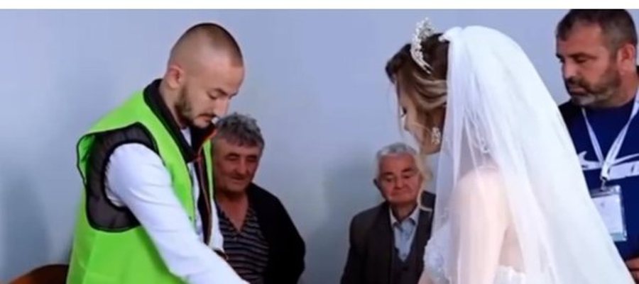 Nusja në Elbasan voton me vello para se të shkojë në