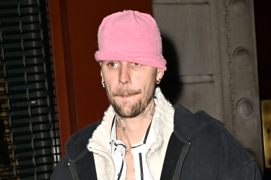 Justin Bieber flet për gjendjen e tij: Bëj gjëra për të