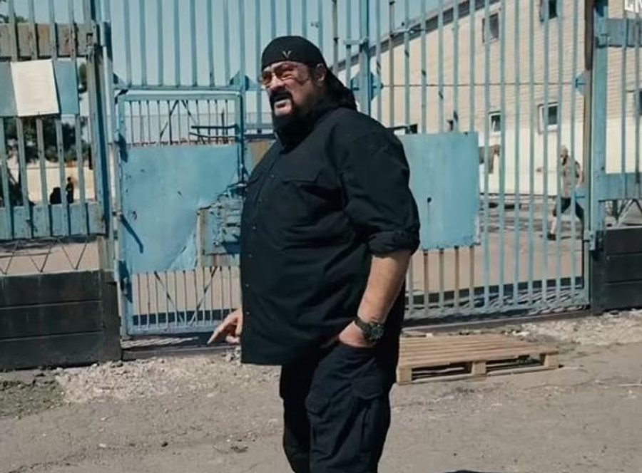 Steven Seagal shokon fansat: Shkon 160 kg, nuk njihet më që kur