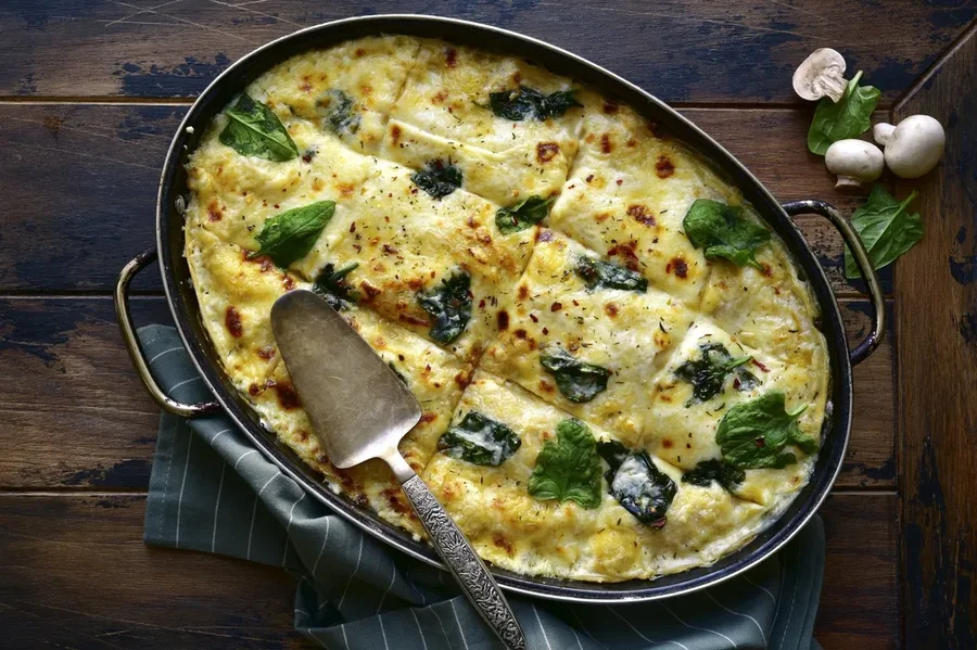 Receta e së shtunës/ Lazanja me spinaq dhe kërpudha