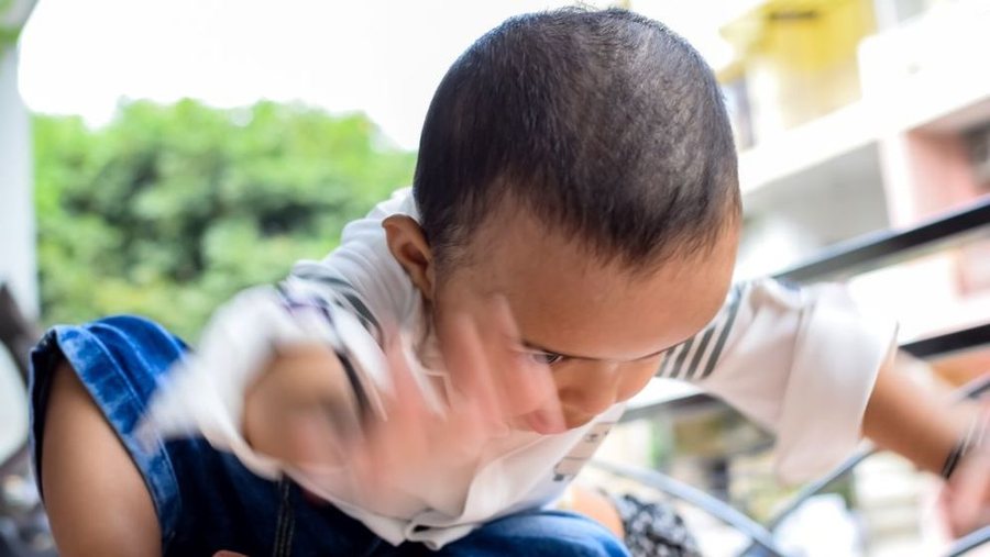“Një mrekulli”: Dy vjeçari shpëton gjallë pas