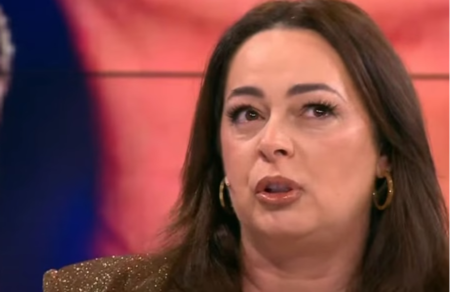 Julia Ilirjani përlotet në studio: Ishim pa bukë, vajza më