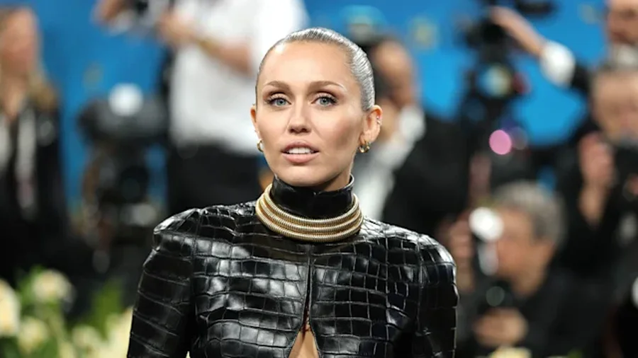 Miley Cyrus zbulon problemin shëndetësor që e mbajti sekret!