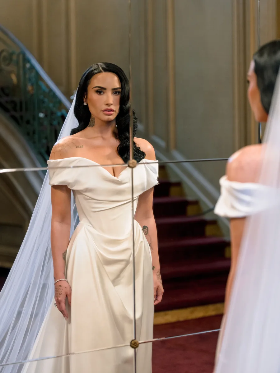 Një nuse si Demi Lovato: historia e fustanit të saj!
