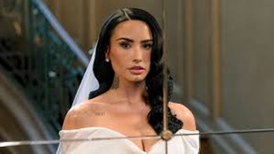 Një nuse si Demi Lovato: historia e fustanit të saj!