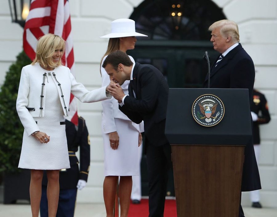 “Dukesh si plakaruqe”: Si reagoi Brigitte Macron ndaj komenteve