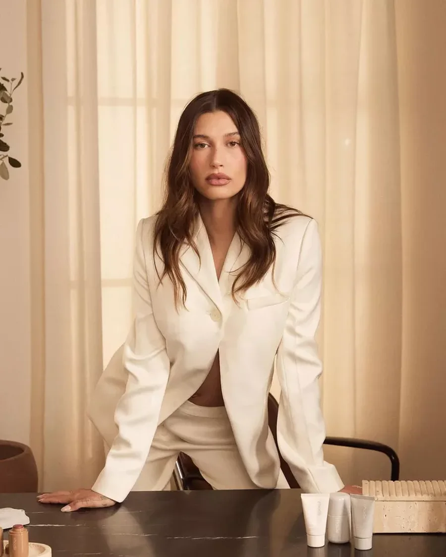 Hailey Bieber dhe marrëveshja e saj 1 miliard dollarë!
