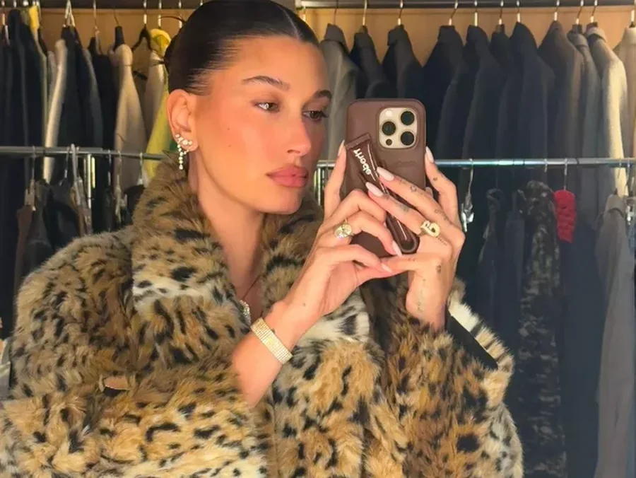 Hailey Bieber dhe marrëveshja e saj 1 miliard dollarë!