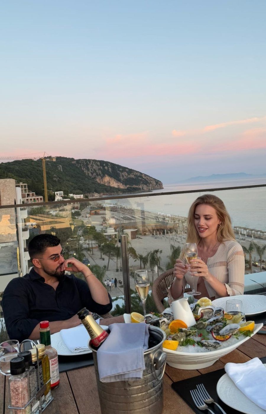 E ka harruar Romeo Veshajn? Heidi Baci shijon pushimet në jug me djalin