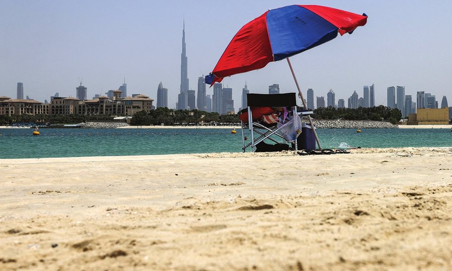 “Boshatiset” Dubai, vapë përvëluese: Njerëzit