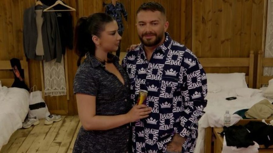 Alba e “ka ndarë” mendjen: Të gjithë meshkujt