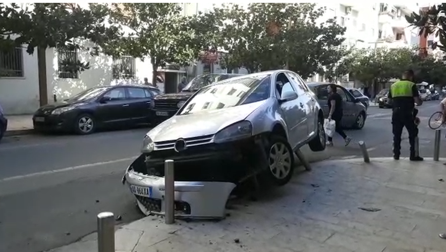 Tmerr në Tiranë/ Shoferi përplas 5 këmbësorë