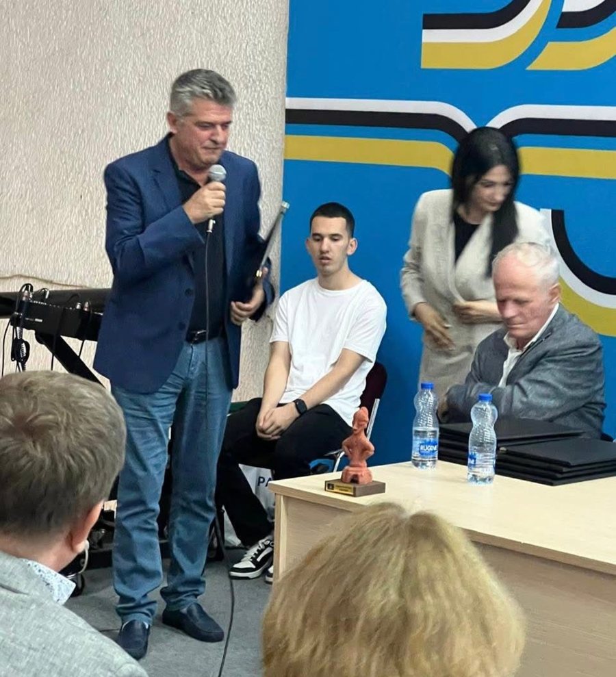 Me “Në emër të gjakut”, Ahmet Prençi nderohet