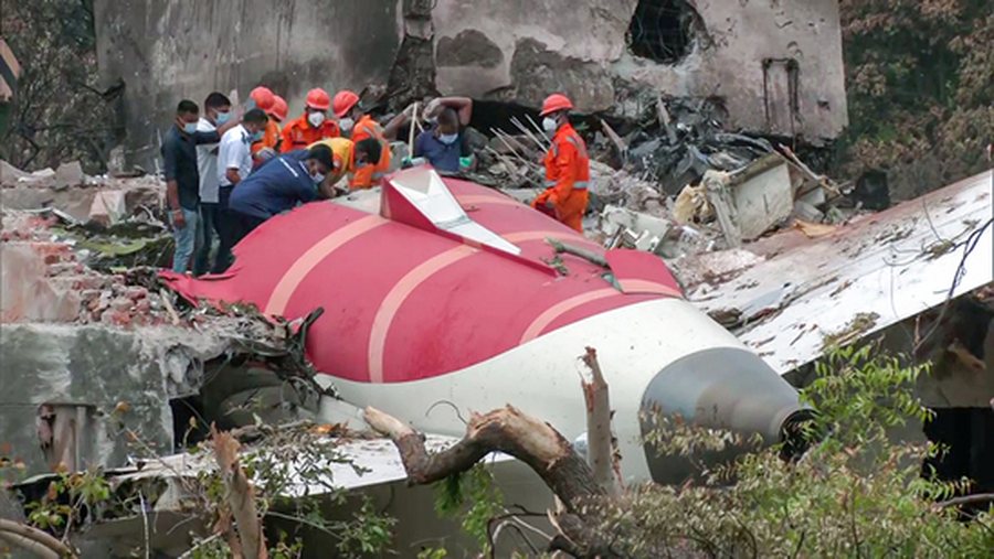 Hetuesit zbulojnë arsyen shokuese të rrëzimit të avionit