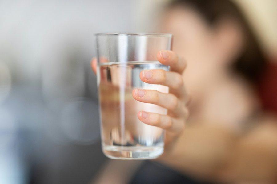 Nga mëngjesi deri në darkë – Sa gota me ujë duhet