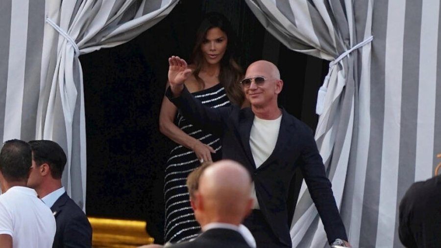 Kërkesa e Jeff Bezos dhe Lauren Sanchez për të ftuarit e tyre