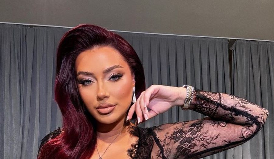 Ronela Hajati zbulon për herë të parë portretin e të