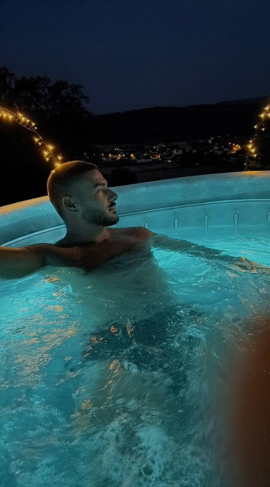 Ylli Dreshaj pushime luksoze në Zvicër dhe Shëngjin. Dalin fotot!