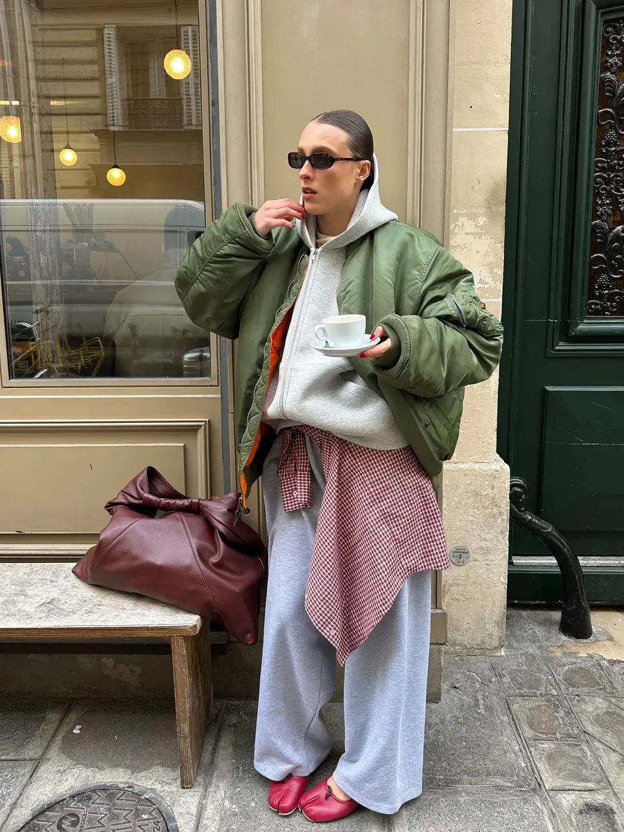 Si të vishni pantallona sportive kur dilni? 5 veshje perfekte dimërore