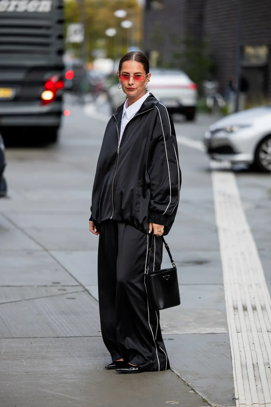 Si të vishni pantallona sportive kur dilni? 5 veshje perfekte dimërore