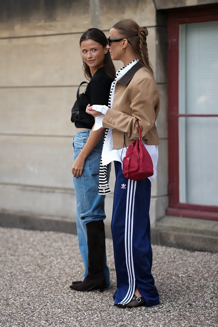 Si të vishni pantallona sportive kur dilni? 5 veshje perfekte dimërore