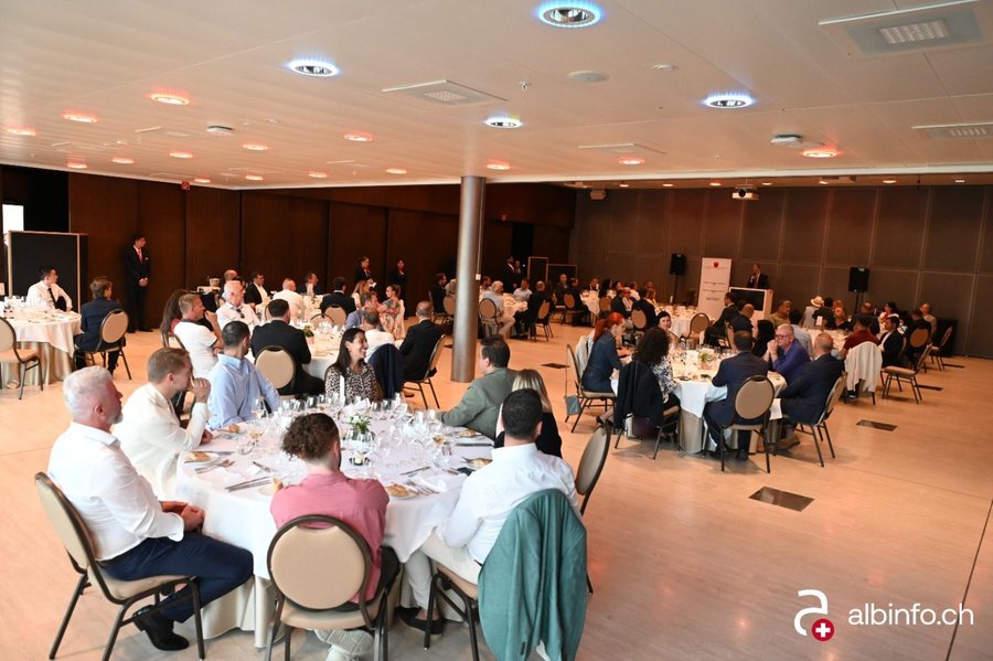 Shijet shqiptare pushtojnë Lozanën, gastronomia kuqezi prezantohet