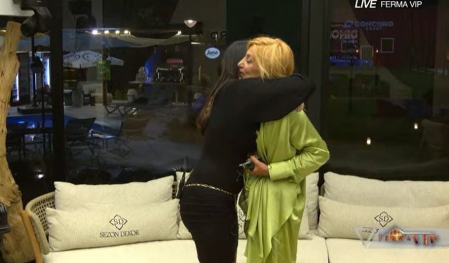 Surpriz&euml; emocionuese p&euml;r Mimoza Ahmetin, mbesa i vjen nga Londra
