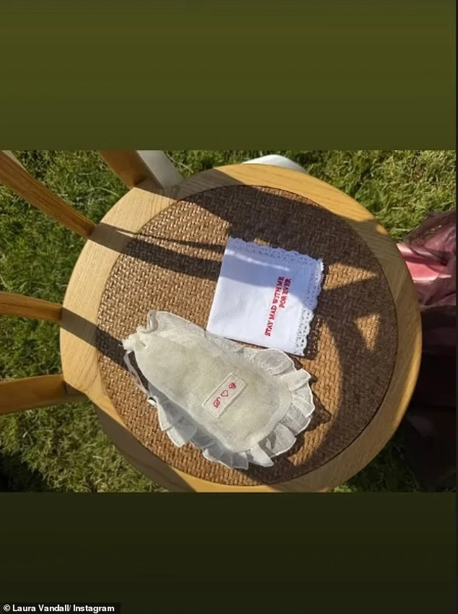 “Muzikë dhe valle shqiptare në dasmën e Dua
