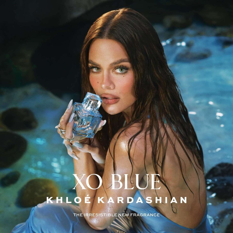 Khloé Kardashian surprizon fansat me parfumin e ri “XO Blue”