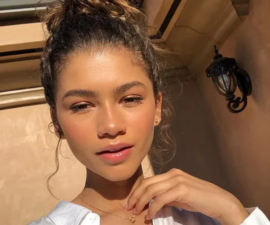 Zendaya zbulon rutin&euml;n e saj t&euml; thjesht&euml; t&euml; kujdesit