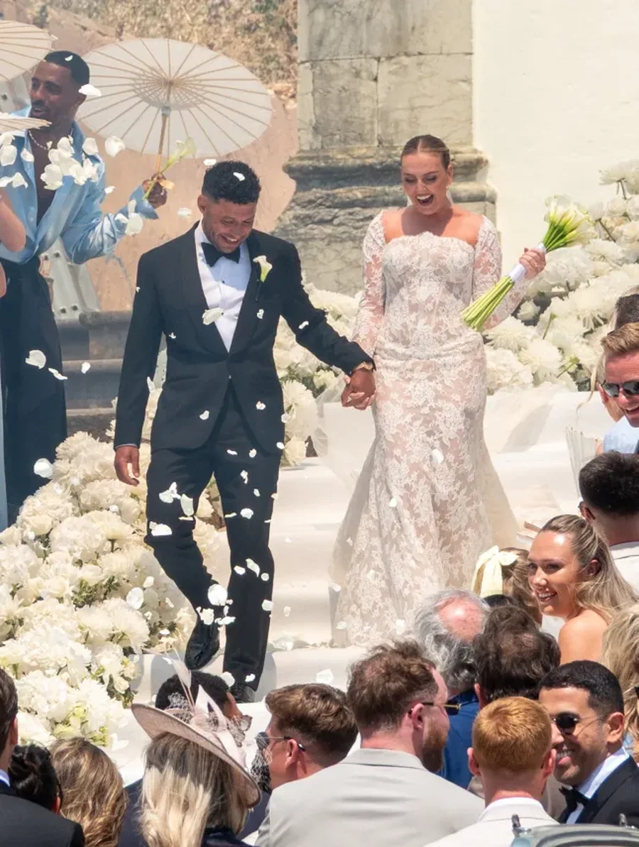 Dasma surpriz&euml;: Perrie Edwards dhe Alex Oxlade-Chamberlain i thon&euml;