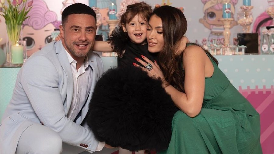 Nora Istrefi dhe Robert Berisha ribashkohen p&euml;r pushime familjare n&euml;