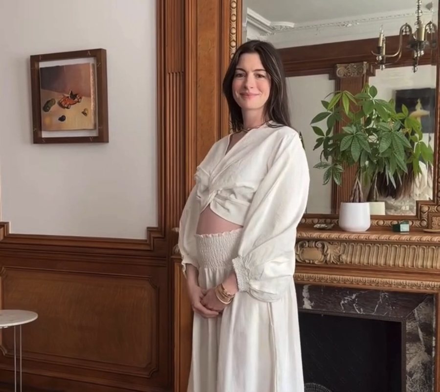 Anne Hathaway n&euml; pritje t&euml; f&euml;mij&euml;s s&euml; tret&euml;,
