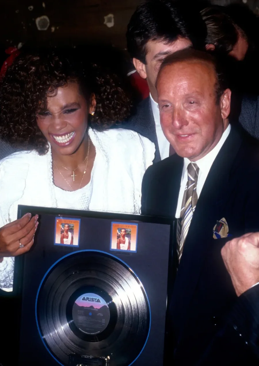 Ndahet nga jeta legjenda e industris&euml; muzikore Clive Davis, zbuluesi i