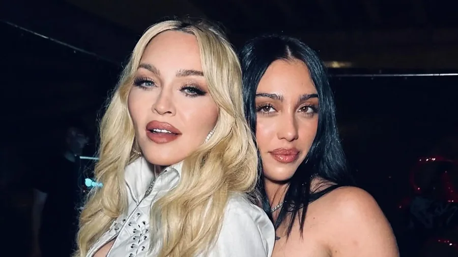 Madonna mes emocioneve dhe tensioneve familjare: flet p&euml;r