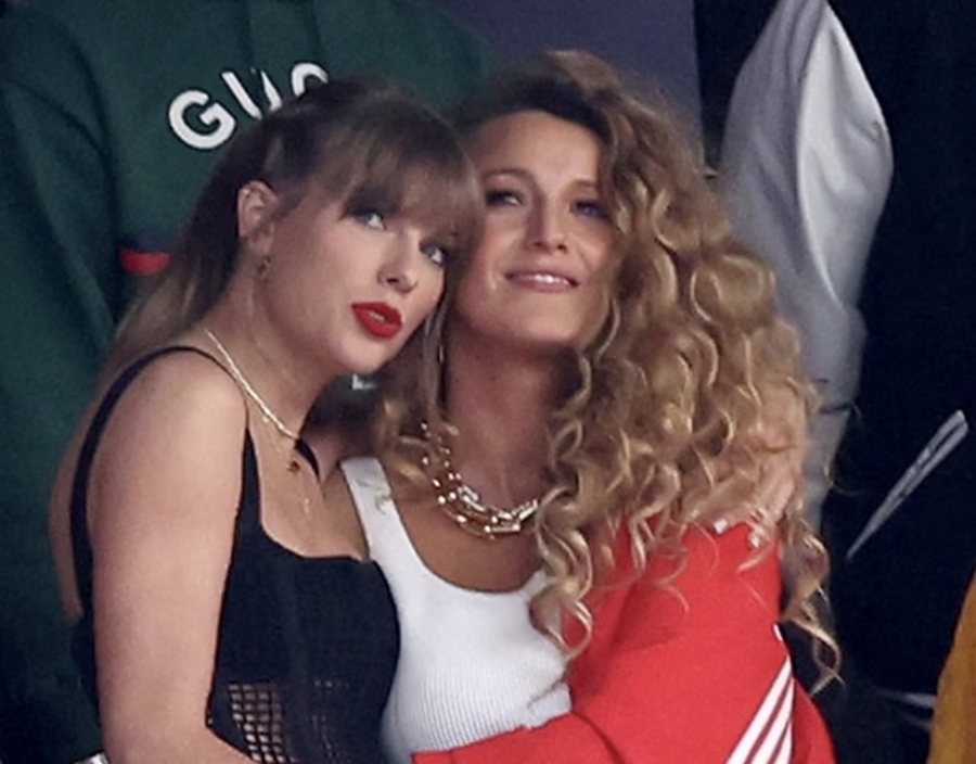 Taylor Swift mban distancë nga Blake Lively, raportet mes tyre mbeten