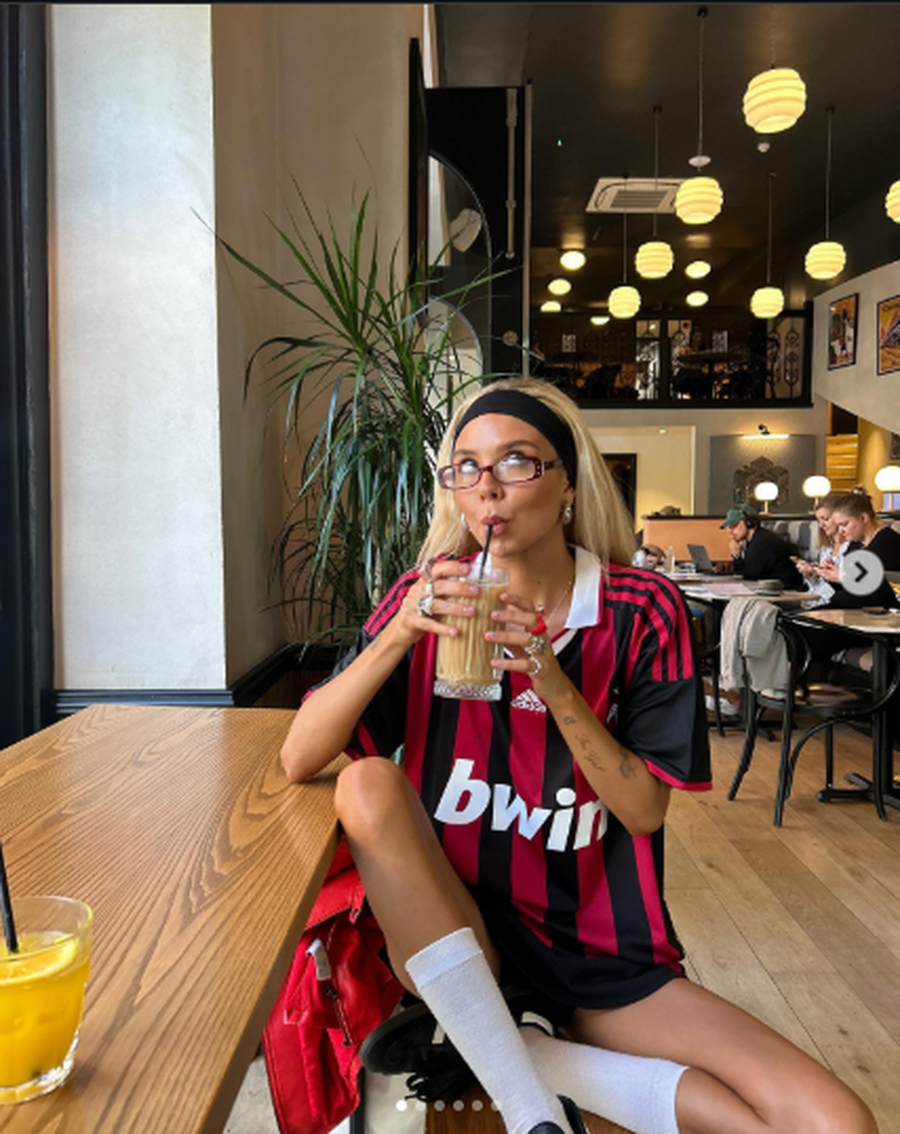 Pas 20 vitesh, rikthehet trend veshja ikonike e Victoria Beckham nga
