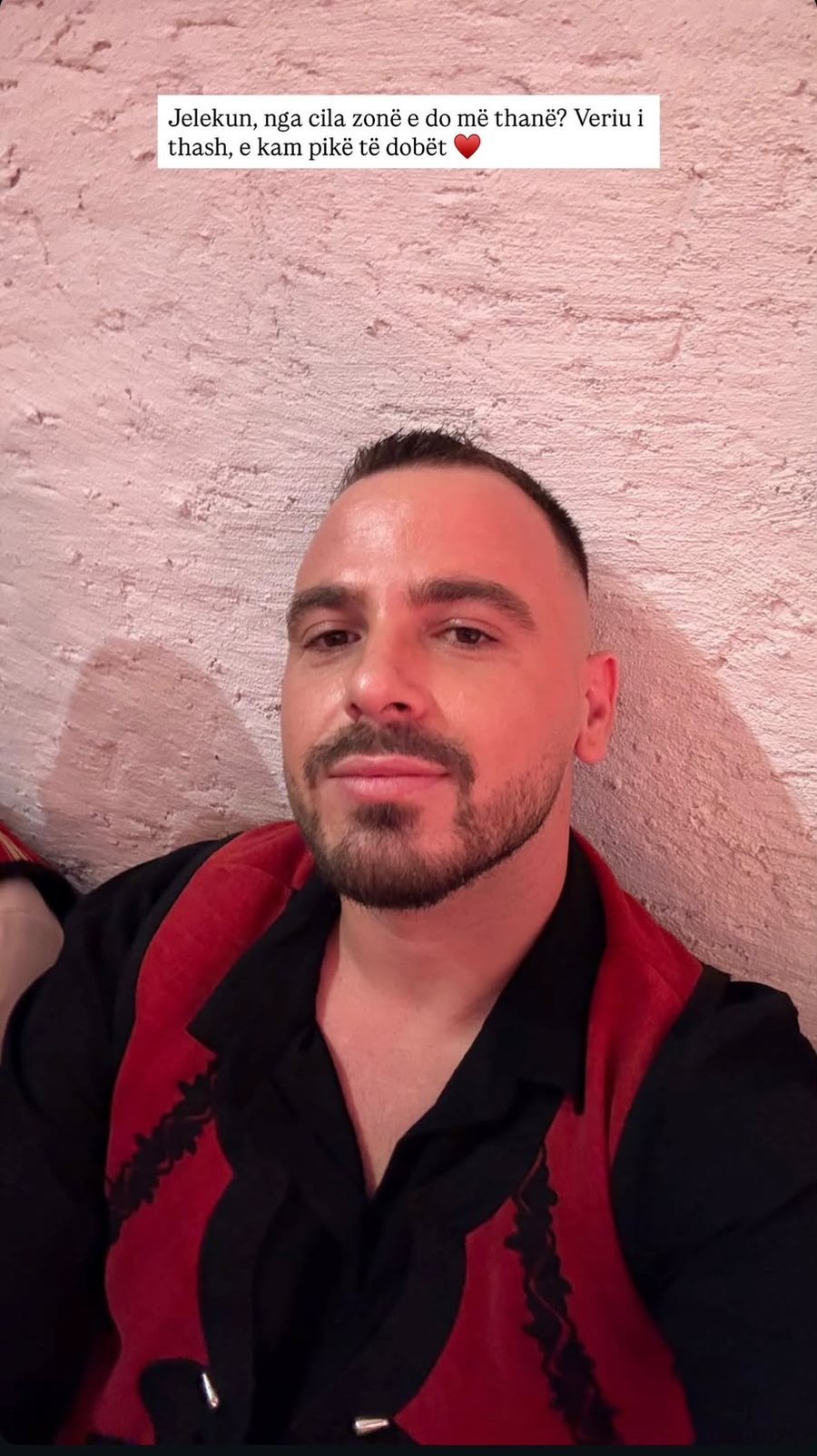 "Veshur me tradit&euml;" eventi q&euml; "zhveshi" VIP-at nga