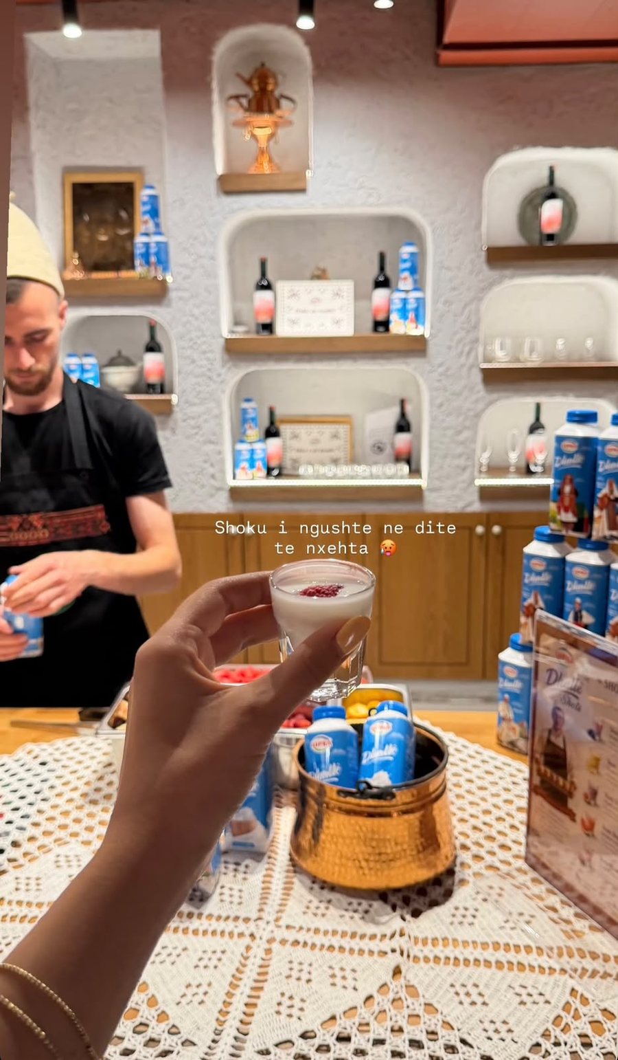 "Veshur me tradit&euml;" eventi q&euml; "zhveshi" VIP-at nga