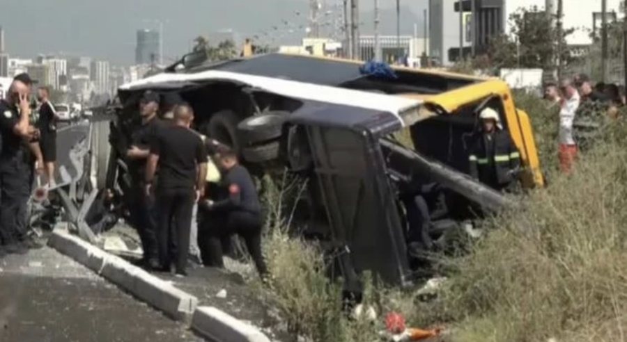 Tragjedi në aksin Durrës-Tiranë, autobusi del nga rruga dhe