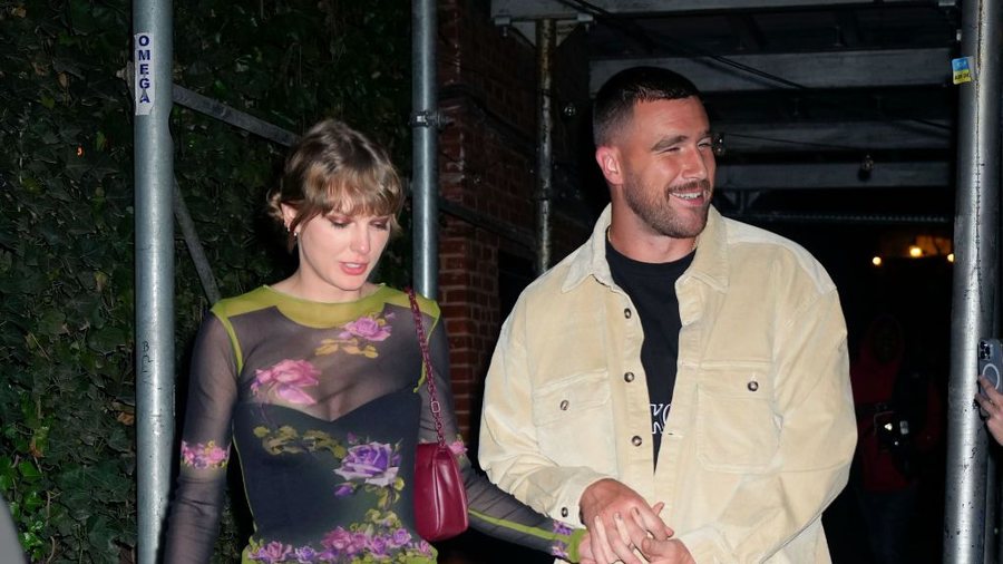 Zbulohen prapaskenat e dasm&euml;s s&euml; Taylor Swift dhe Travis Kelce,