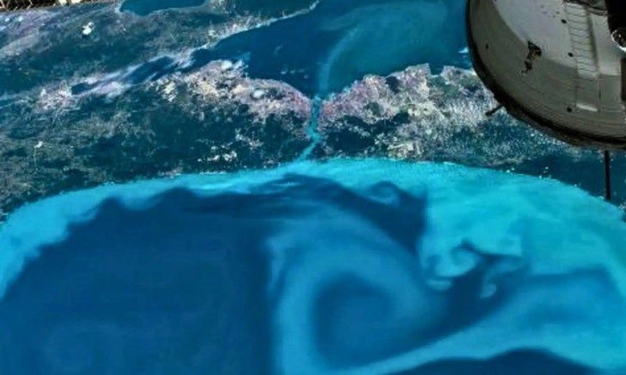 Deti i Zi merr ngjyr&euml; bruz nga hap&euml;sira, shkenc&euml;tar&euml;t