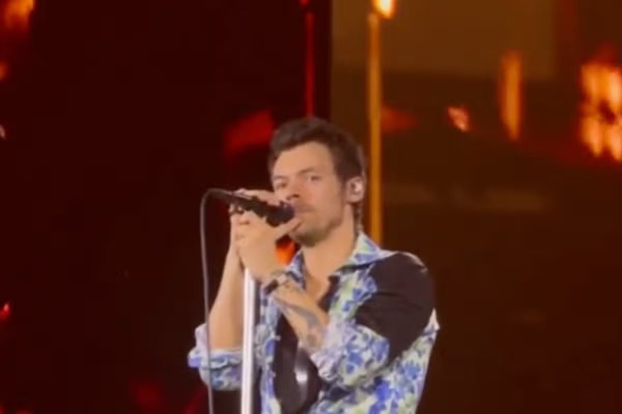 Harry Styles emocionon Wembley-n me homazhin prekës për Liam Payne