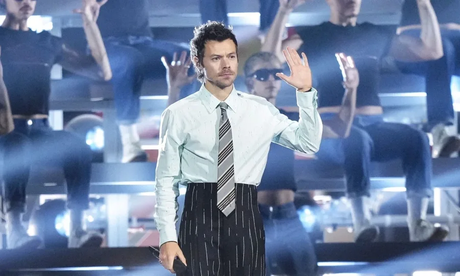 Harry Styles hyn n&euml; Librin Guinness, vendos rekord historik me koncertet