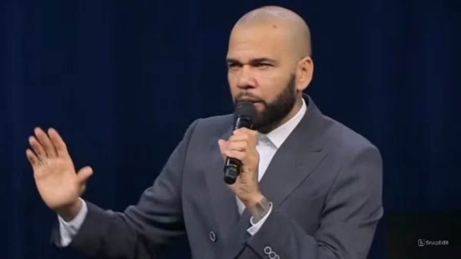 Dani Alves: &ldquo;Fitova miliona n&euml; futboll, por lumturin&euml; e gjeta