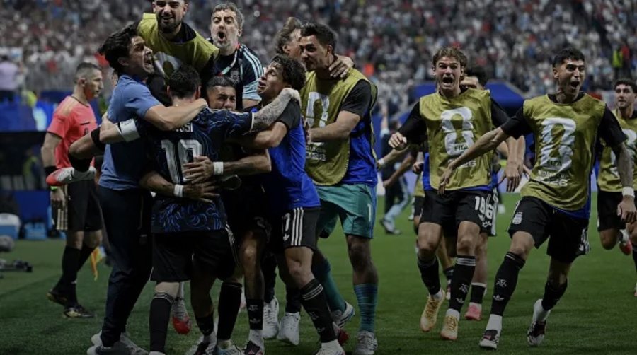 P&euml;rmbysje dramatike, Argjentina n&euml; finalen e Bot&euml;rorit! Anglia