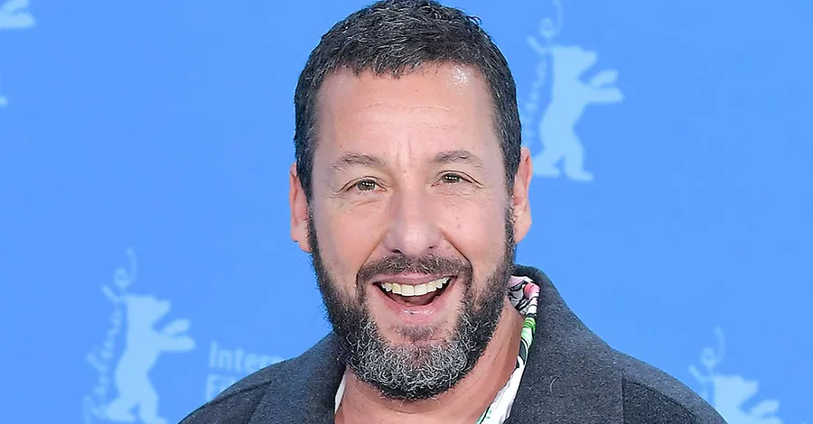 Grupi viral i internetit ku të gjithë duken si Adam Sandler